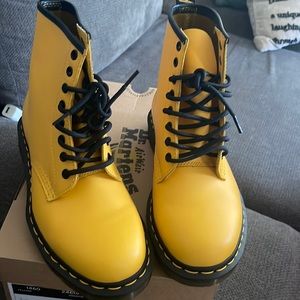 Dr marten size 7 men like new wore once